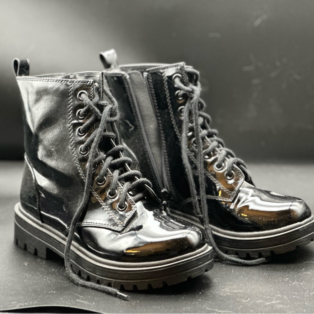 Black platform rugged heel boots